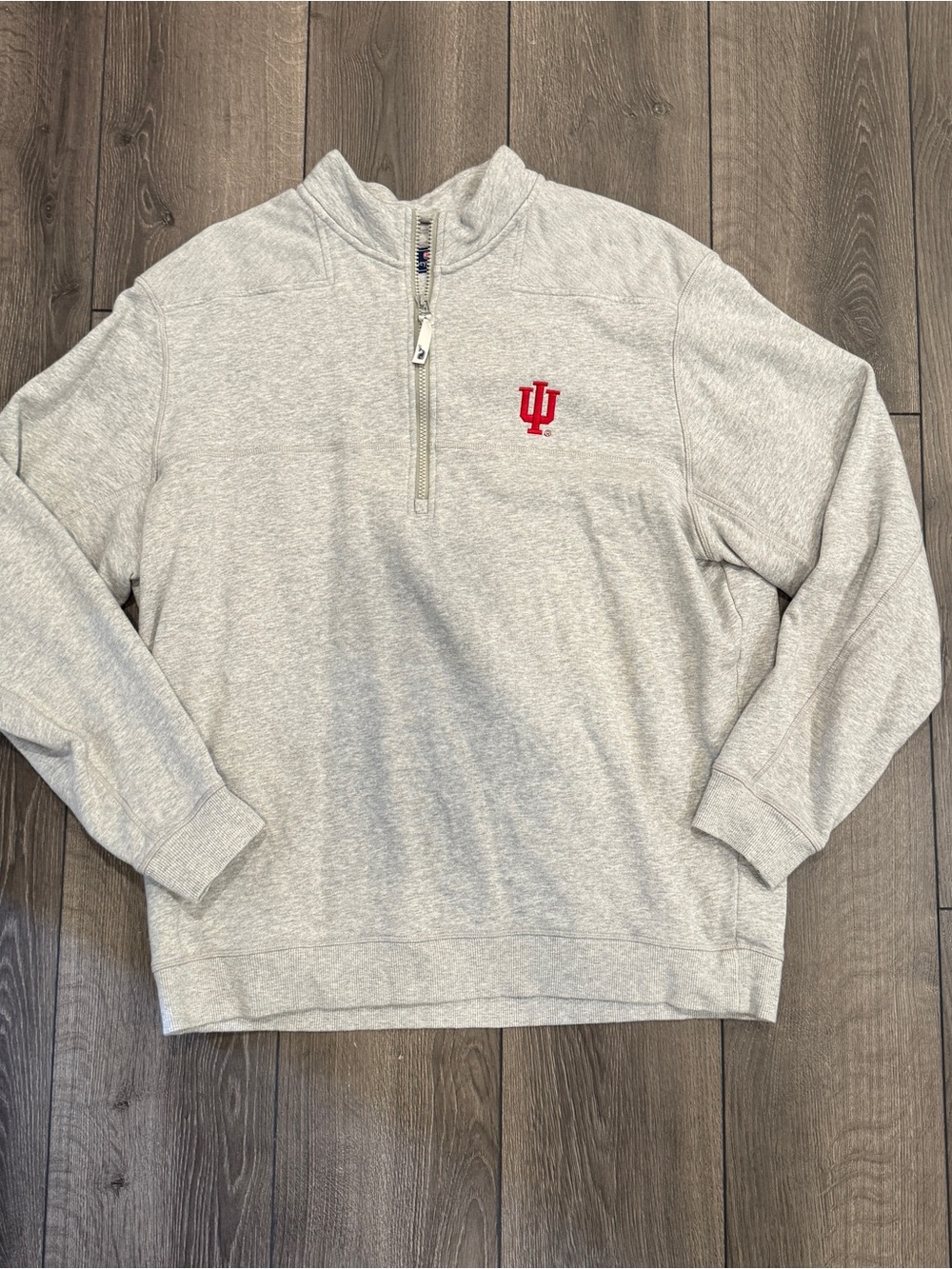 Gray Vineyard Vines quarter zip sweatshirt, size XL ONLY WORN TWICE